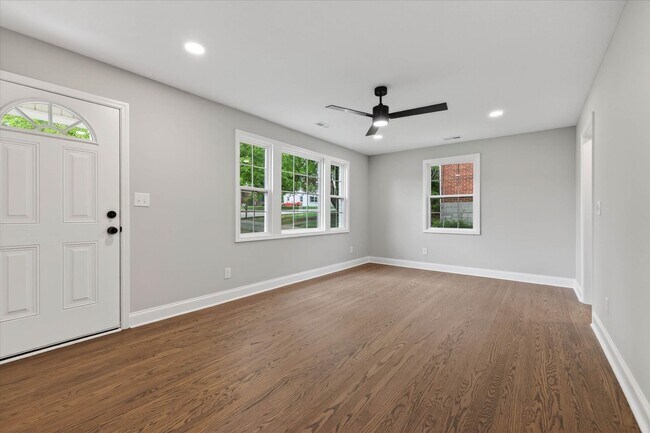 Building Photo - 221 Clearview Dr