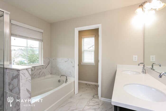 Building Photo - 836 Regal Ln