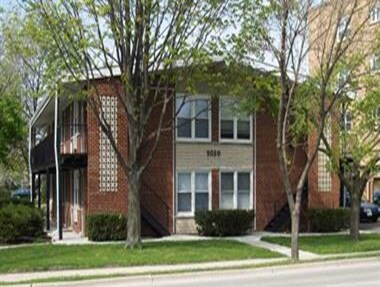 Desirable Studio for one renter. Non-Smoking building, Near Skokie Swift (yellow line) and Westfield - 5020 Church St