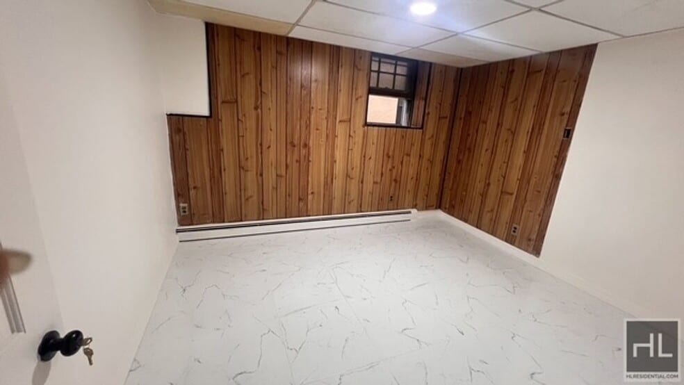 Building Photo - 162 E 57th St