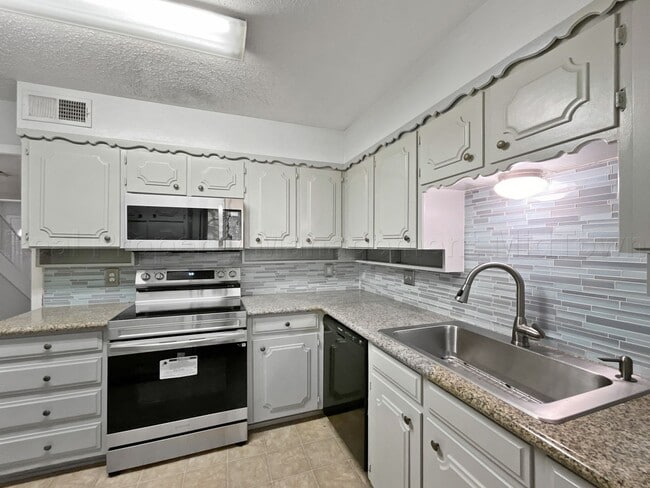 Building Photo - Charming Home in North Arlington