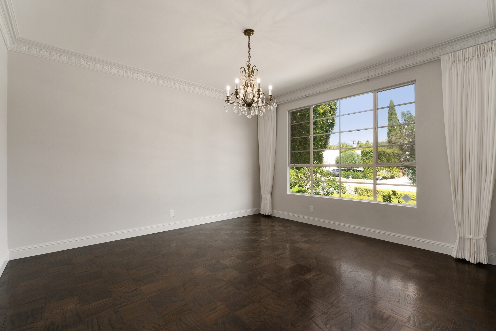 Building Photo - 519 N Rexford Dr