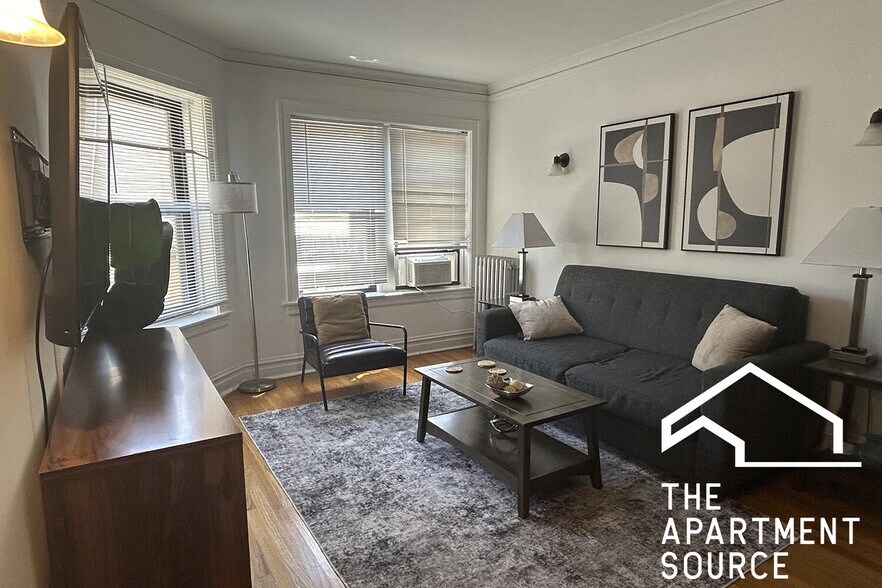 Building Photo - 1911 W Larchmont Ave