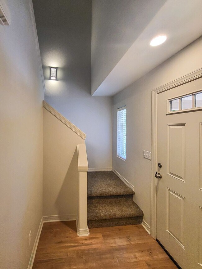 Building Photo - 407-409 Madrona Ave SE