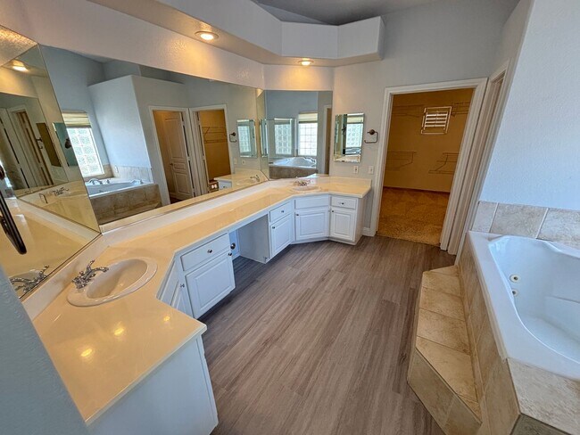 Building Photo - Elegant 4Bed/5Bath/3Car gated residence located near Silverado Ranch