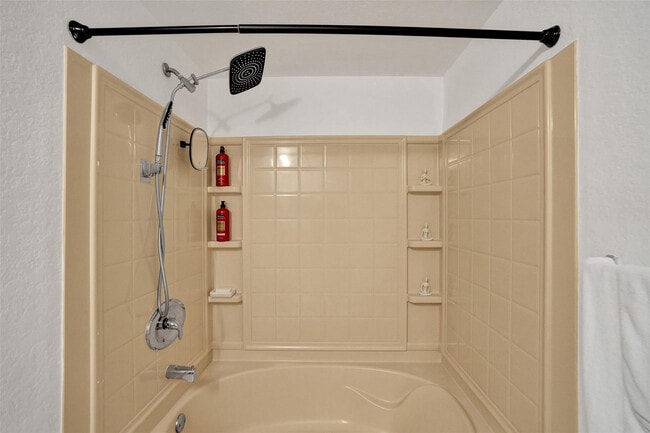 Building Photo - 6584 W Sample Rd