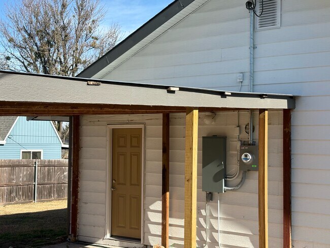 Building Photo - 1414 S 11th St