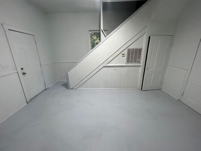 Building Photo - 110 Huger St