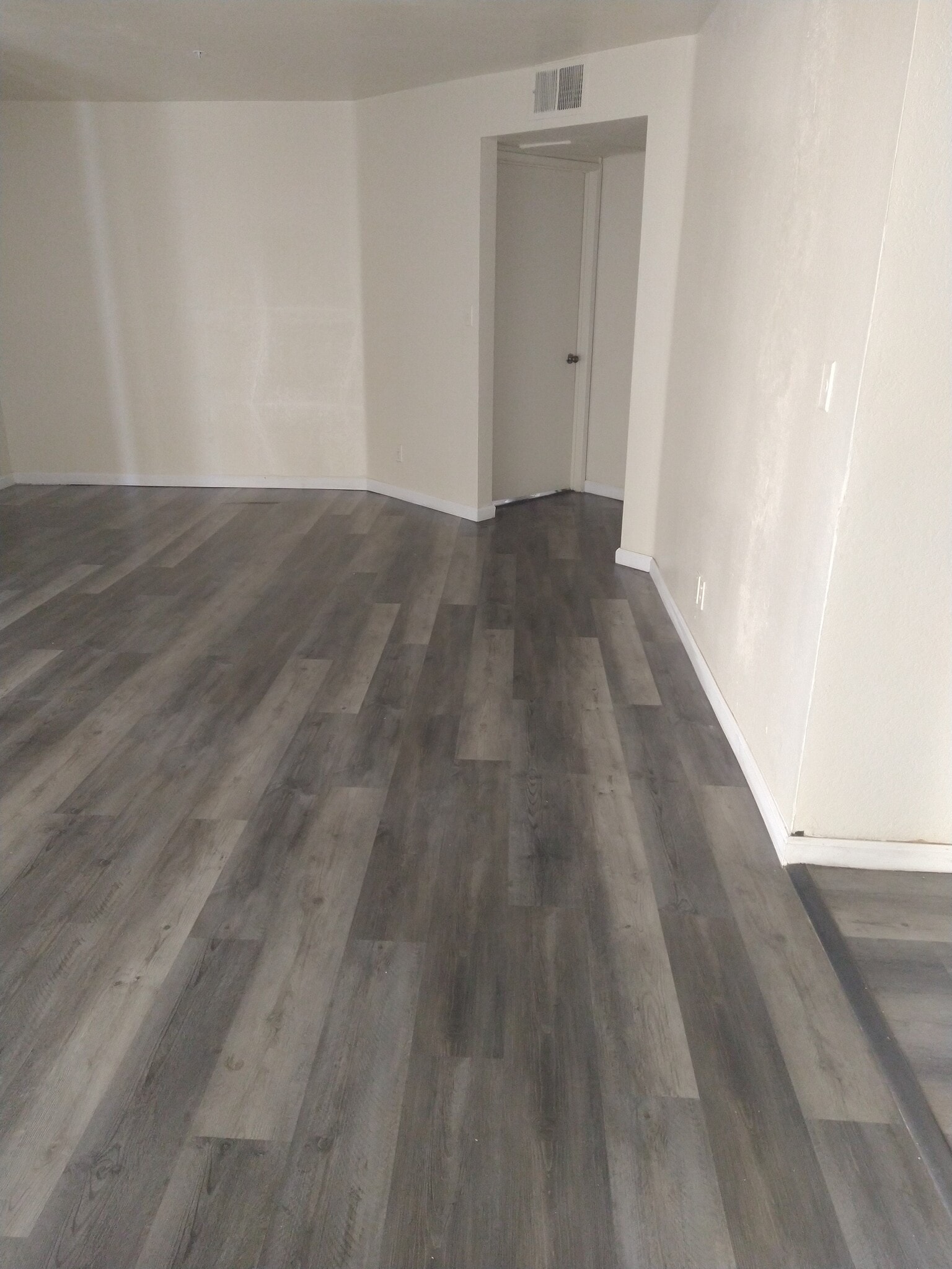 Building Photo - 430 N Chester Ave