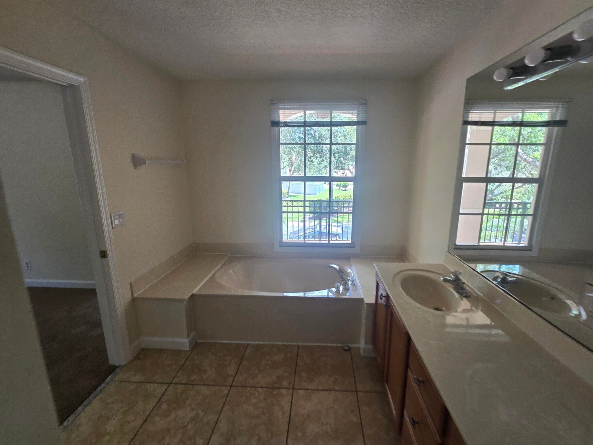 Building Photo - 8017 Murano Cir
