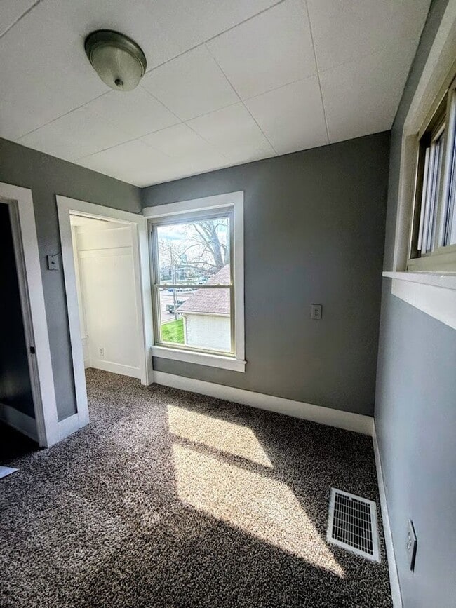 Building Photo - Spacious 4-Bedroom Home in North Canton – Prime Location