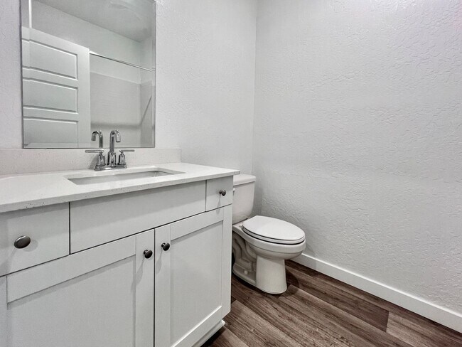 Building Photo - $2,595 Fowler & Dakota, 4 Bedroom 2 Bathro...