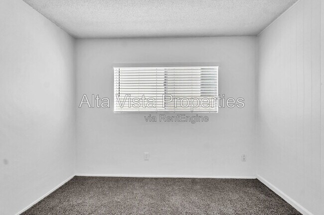 Building Photo - 325 Rosemont St