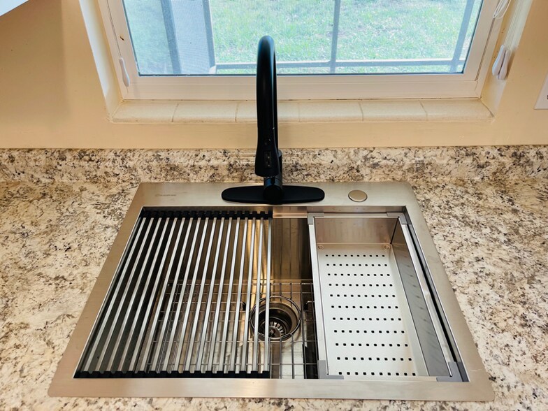 Building Photo - 109 N Galena Ave