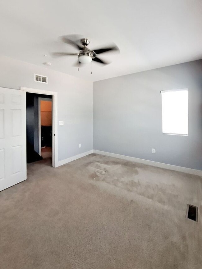 Building Photo - Amazing 3 Level Corner Lot Home in Waldorf...