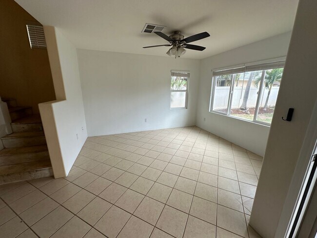 Building Photo - Available Now!  Beautiful 4 BD / 3 BA House in Ocean Pointe!