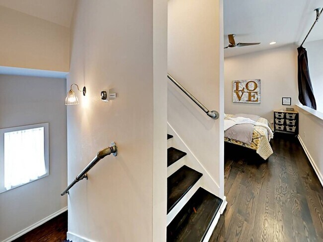 Building Photo - 1064B 2nd Ave S