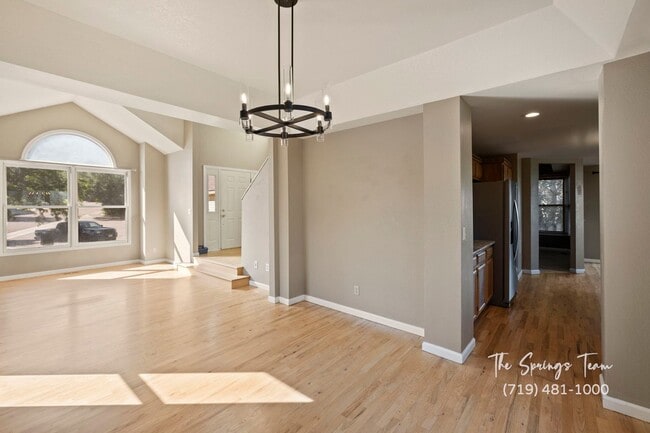 Building Photo - SPECTACULARLY HUGE 6BD HOME with PANORAMIC MOUNTAIN VIEWS - Security Deposit Waiver Available