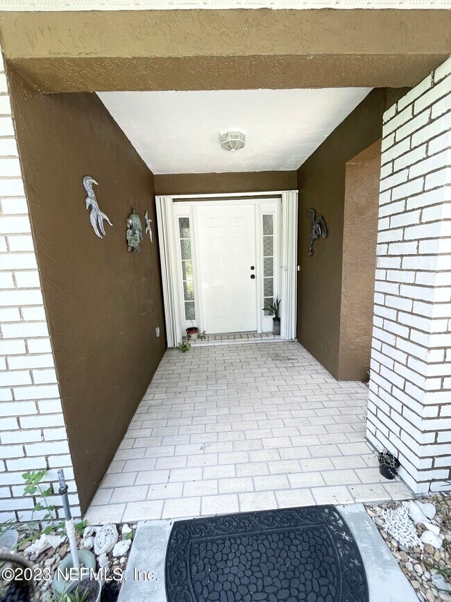 Building Photo - 26 Woodbury Dr
