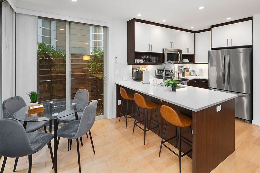 Building Photo - 935 13th Ave