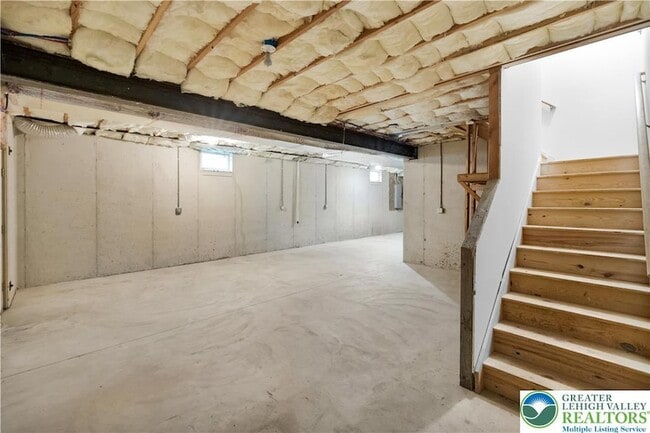 Building Photo - 825 16th Ave