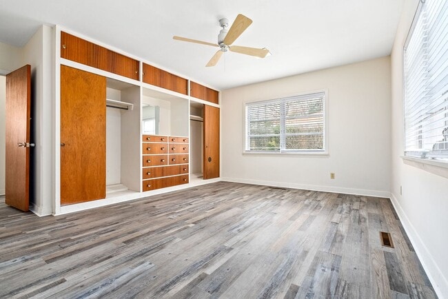 Building Photo - 615 Forestdale Dr