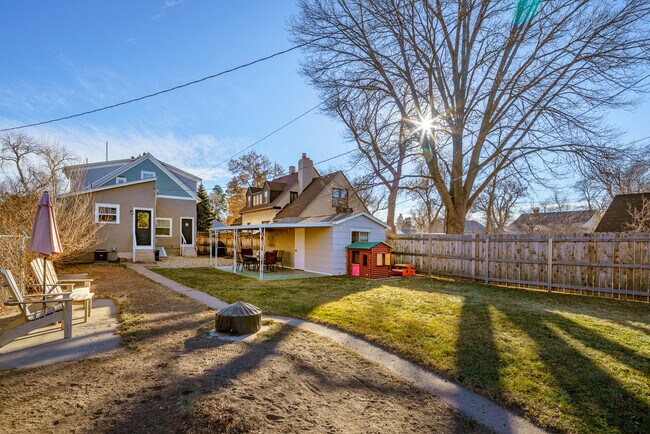 Building Photo - 1816 N Corona St