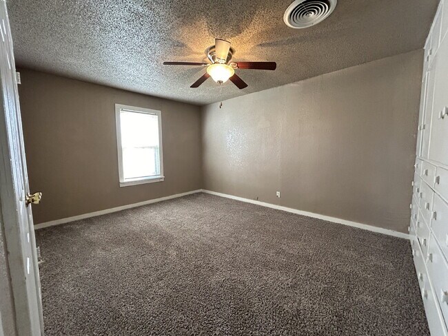 Building Photo - Beautiful Home Located Near Medical District & Tech Campus!