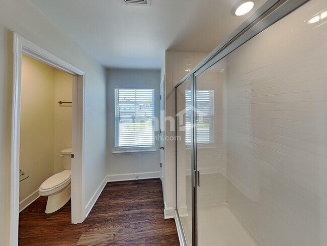 Building Photo - 2573 Highwood Blvd