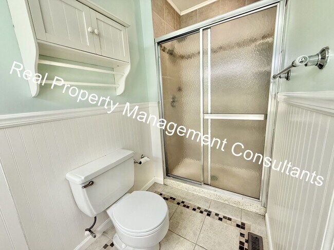 Building Photo - Beautiful Condo on the Plaza with City Vie...