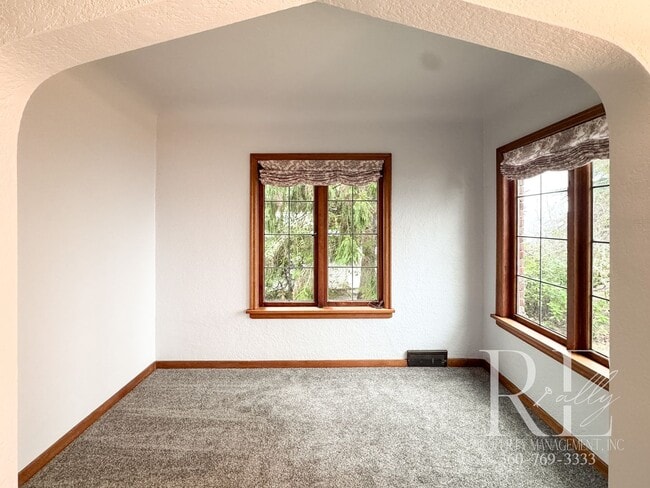 Building Photo - 9051 Sunset Ln NW