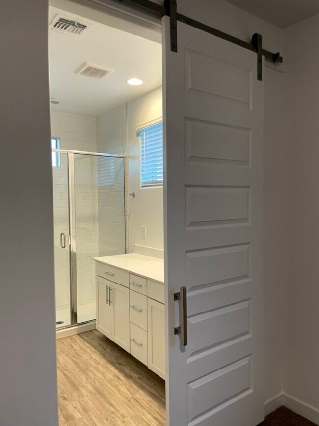 Master Bath - 4100 S Pinelake Way