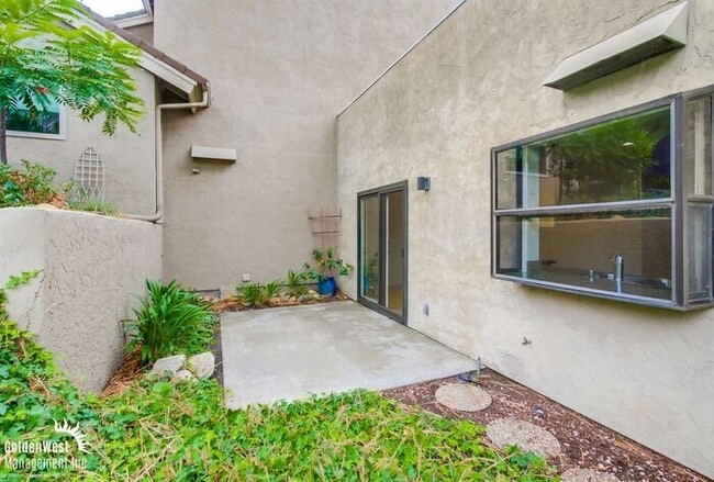 Building Photo - Beautiful Condo 2Bdm 2.5 Ba in the Heart o...