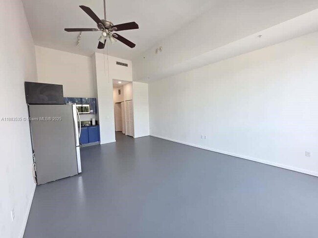 Building Photo - 253 NE 2nd St