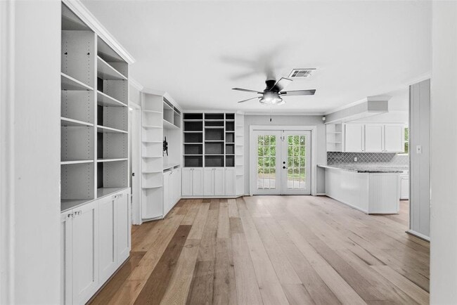 Building Photo - 5019 Oak Forest Dr