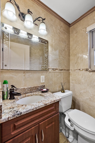 Building Photo - 35715 Maureen Dr