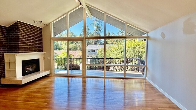Building Photo - Spacious 4BR Bellevue Home with A/C, Office & Private Yard Near Microsoft