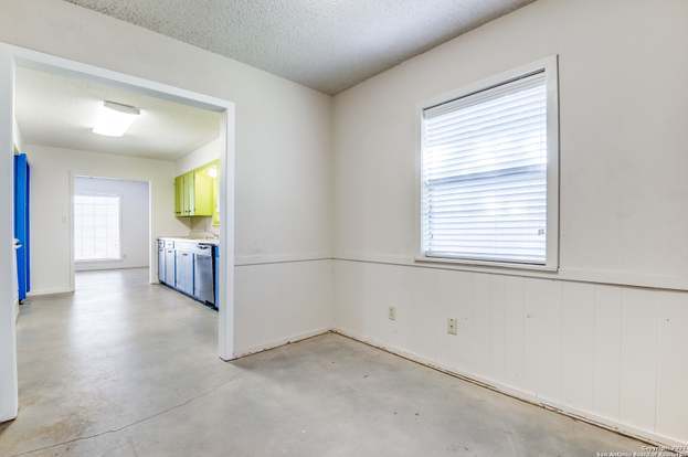 Building Photo - 833 Timber Dr