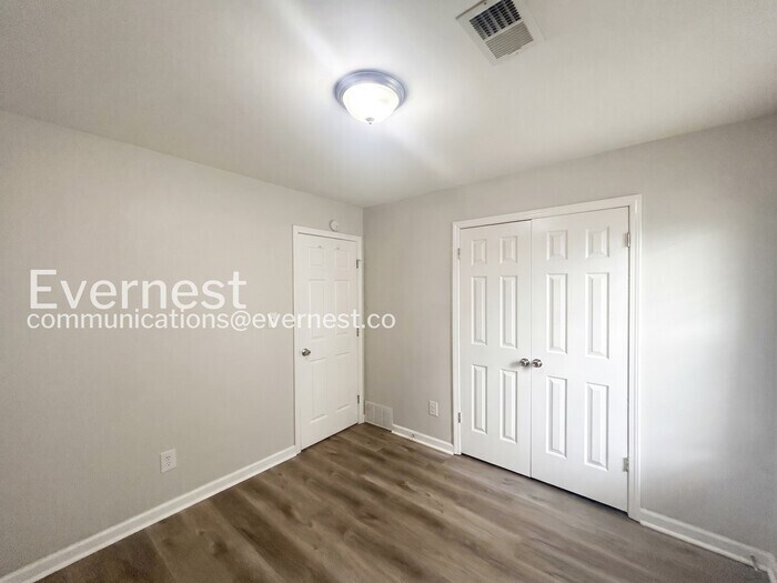 Building Photo - 2912 Waverly Dr