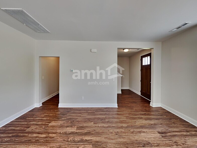 Building Photo - 5351 Tupelo St