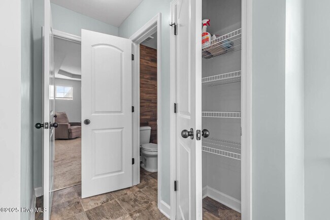 Building Photo - 106 Shallow Ct