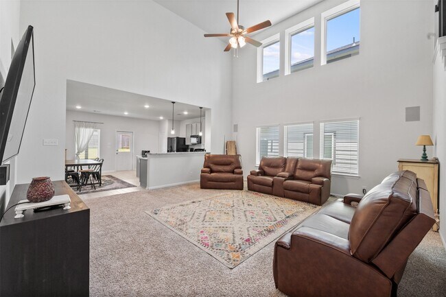 Building Photo - 5872 Strawflower Ln
