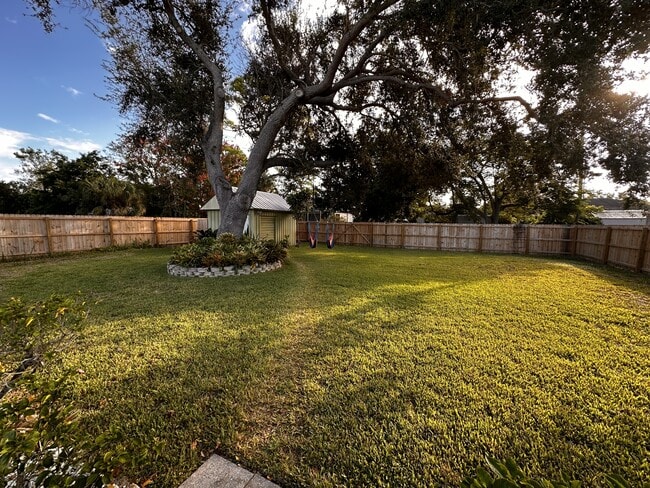 Building Photo - 1129 Riviera St