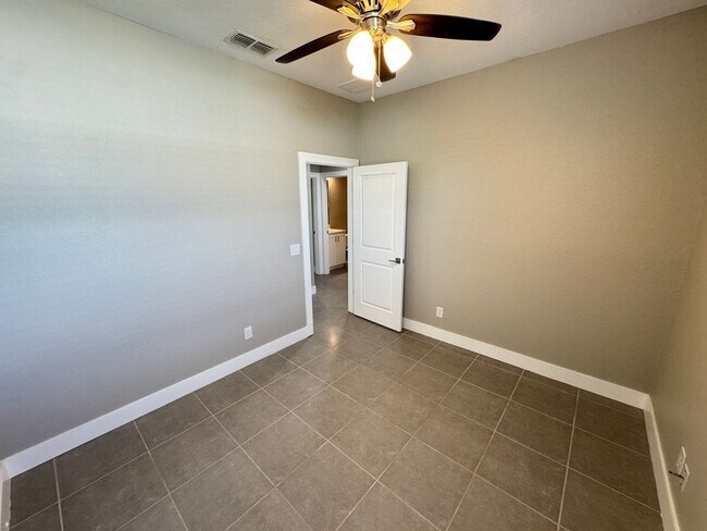 Building Photo - $500 OFF OF A MONTH OF RENT! Beautiful 4BD/2BA Home in Poinciana – No HOA Approval Needed! Pets W...