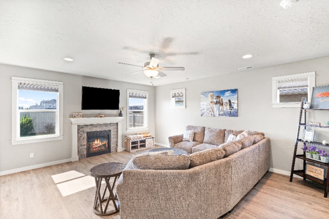 Primary Photo - 10565 W Daylily Ave