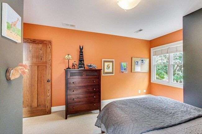 Building Photo - 305 Marengo Ave