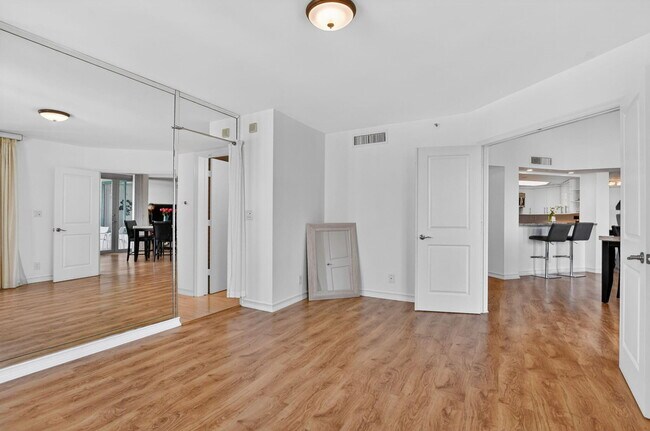 Building Photo - 120 SE 5th Ave