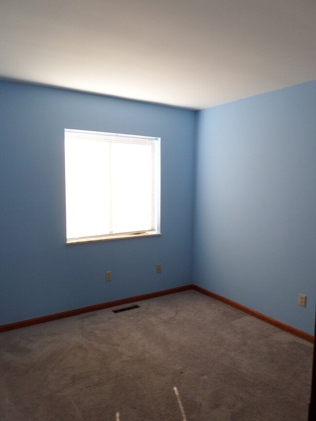 Building Photo - One-of-a-kind 3Bed/2 Bath Condo in Belpre!