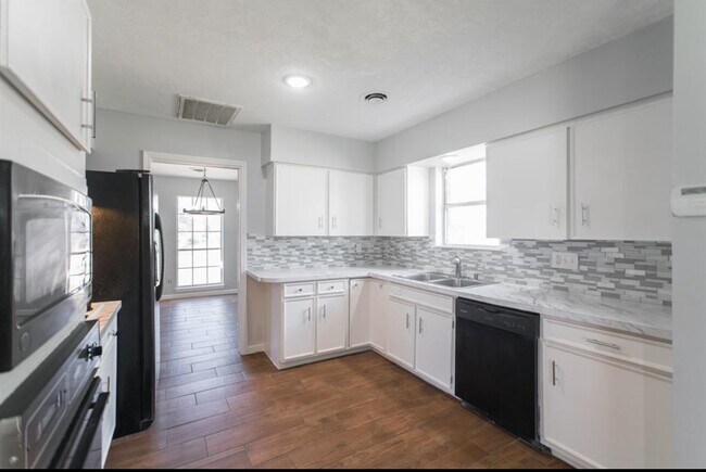 Building Photo - 8503 Braes River Dr