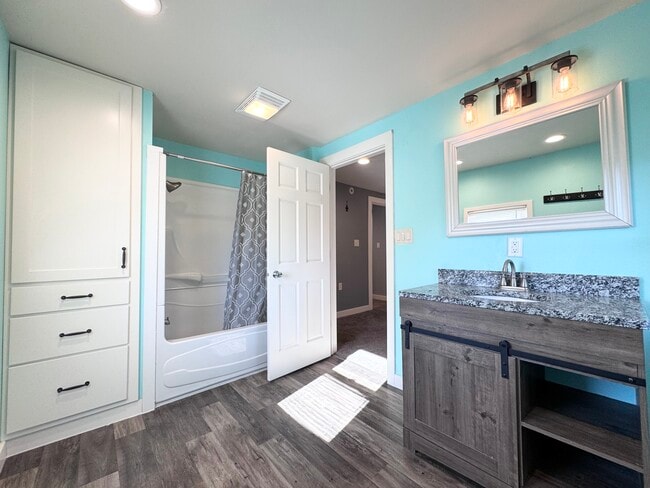 Building Photo - 408 Ave